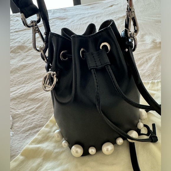 Fendi Mini Mon Tresor Pearl black bucket bag - Picture 3 of 15